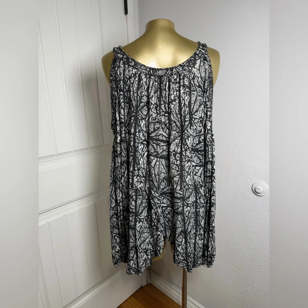 Free People Good Morning Cold Shoulder Abstract Print Top Blouse Size M - Picture 8 of 8